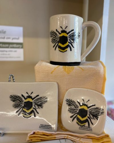 Susan Robertson Pottery - Mug - Bumble Bee