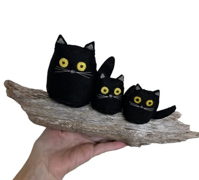 DIY Felt Maud Lewis inspired Three Black Cats Sewing Kit - Image 3