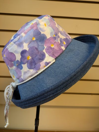 Watercolour pansies with medium denim brim